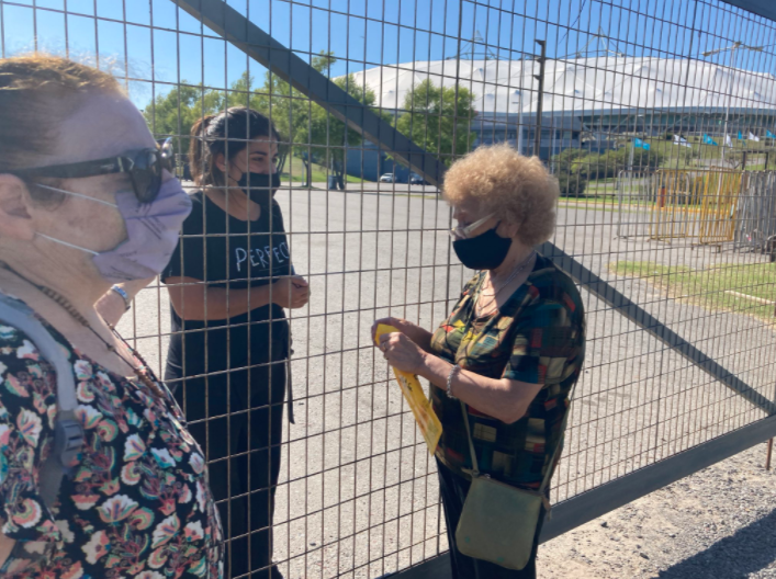 Después del bochorno, reanudó la vacunación en el Estadio Único de La Plata