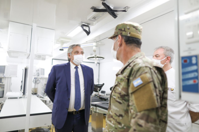 Fernández visitó centro de salud móvil de La Matanza con guardia de internación de 24 horas