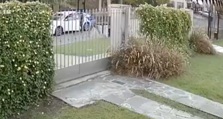 Villa Luzuriaga: en 25 segundos le roban el auto y sus pertenencias