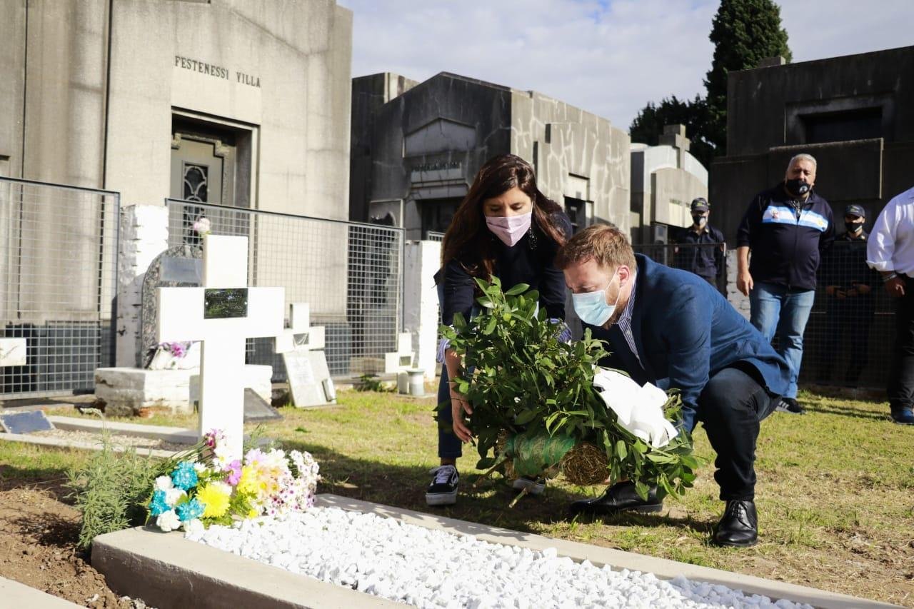 Otermín y Vilar participaron del homenaje a los caídos en Malvinas de Lomas en el cementerio local