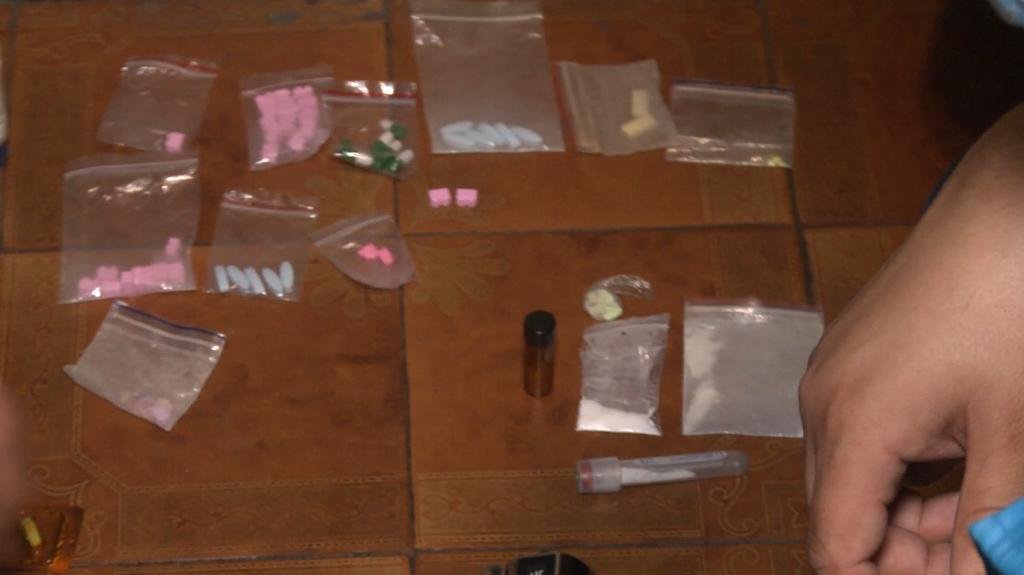 Detienen a un hombre por organizar una fiesta electrónica con 95 personas y drogas en Constitución