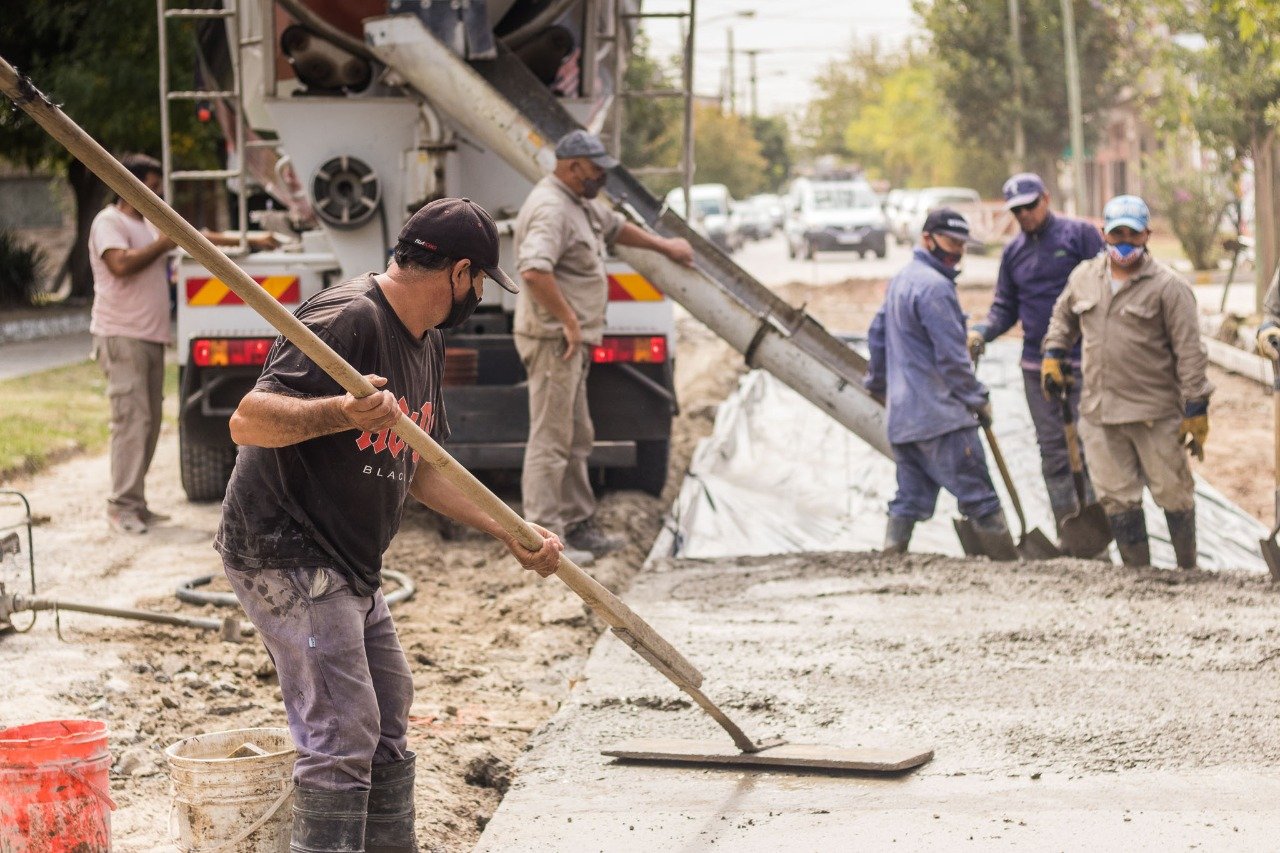 Tareas de repavimentación con tres frentes de obra en Lanús Oeste
