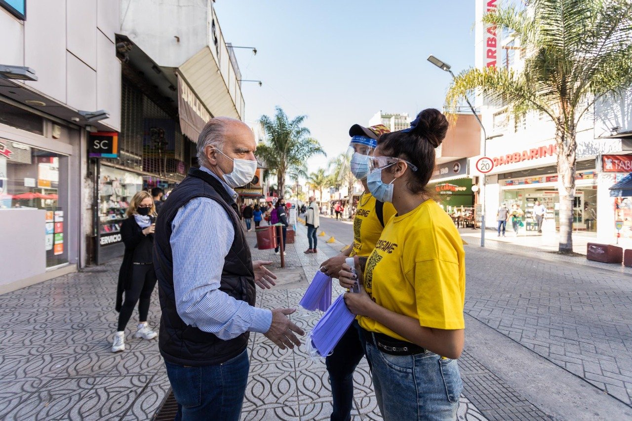 Grindetti acompañó al voluntariado en sus tareas de concientización frente a la pandemia