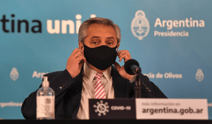 alberto-fernandez-barbijo-telam