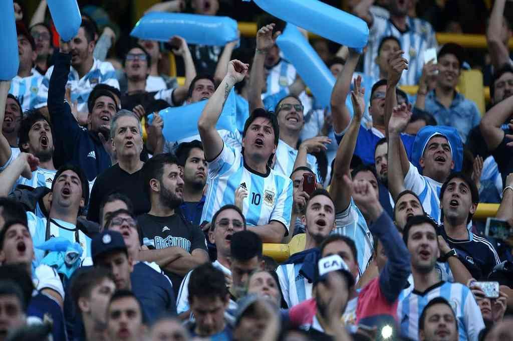 El hincha… el color que le falta al fútbol