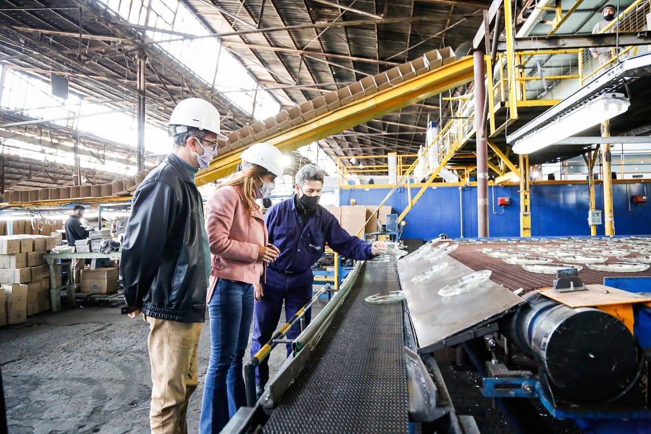 Magdalena Sierra visitó la Cooperativa Cristal Avellaneda