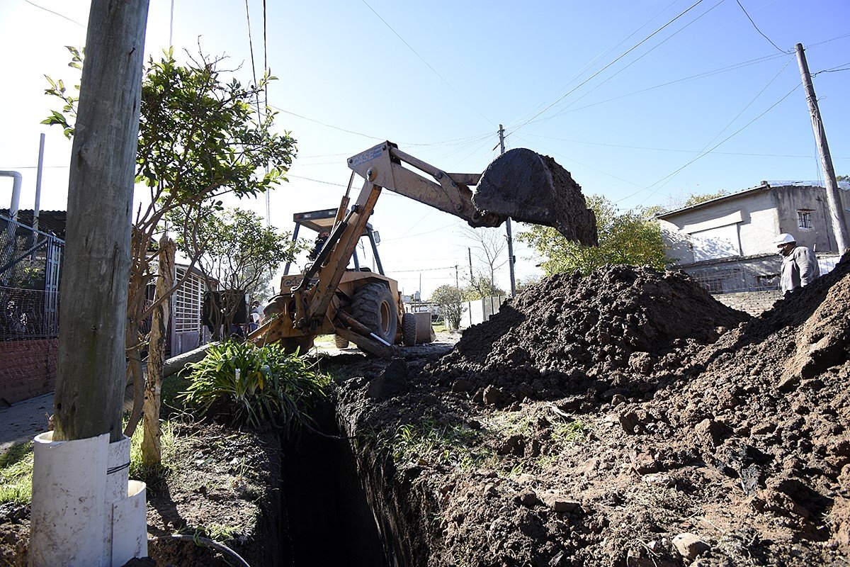 Avanzan obras de cloacas y agua potable en Claypole y José Mármol