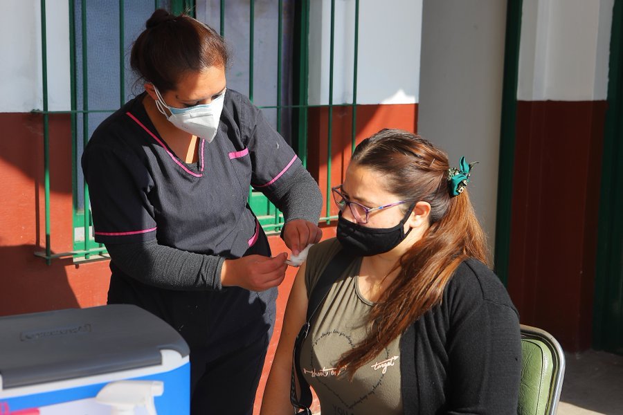 Echeverría continúa la vacunación contra la gripe para adultos mayores