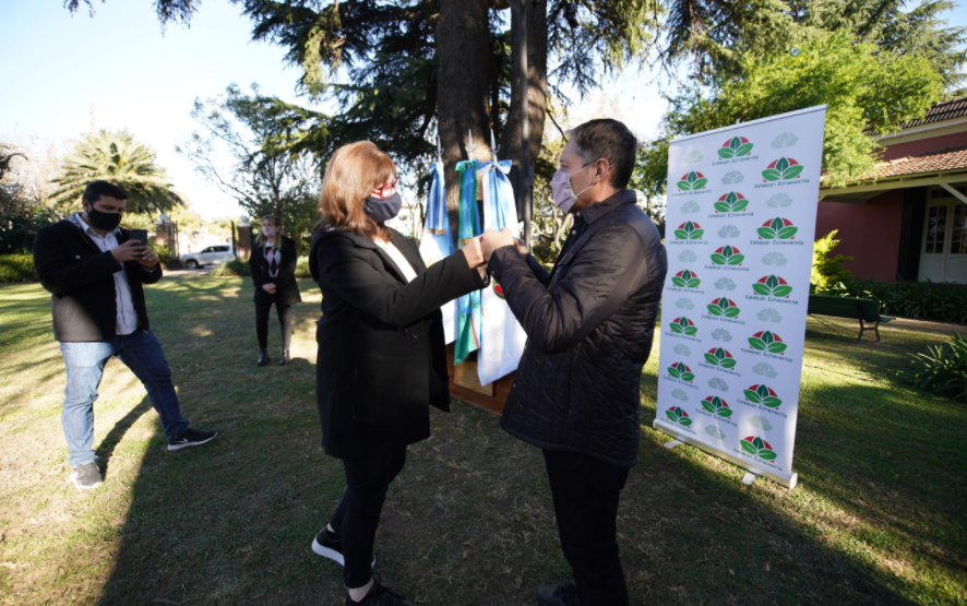Fernando Gray firmó decretos de recategorización del personal de salud