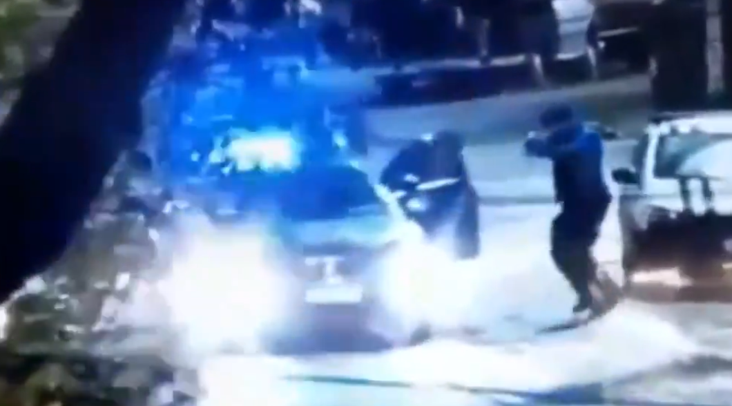 Detienen a tres delincuentes que entraron a robar a una casa en el barrio de La Boca