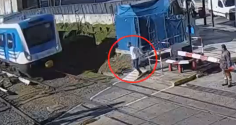 Los reflejos del conductor de una formación del tren Sarmiento evitaron que una persona se suicide