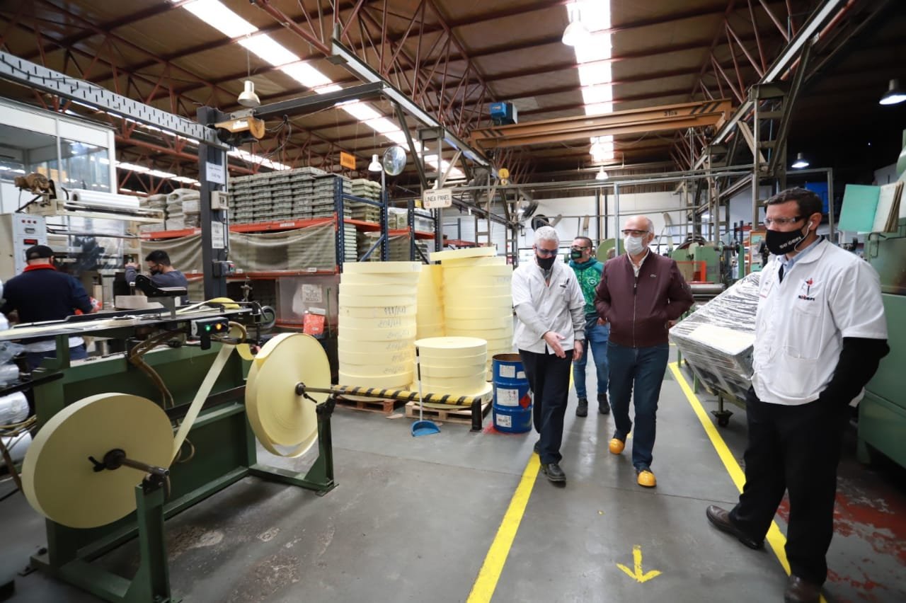 Grindetti supervisó protocolos sanitarios en la empresa Sogefi de Escalada