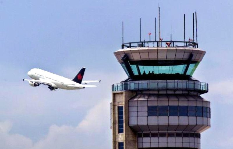 Desde las 0 horas de este viernes: controladores aéreos iniciarán medidas de fuerza que afectarán a vuelos nacionales e internacionales