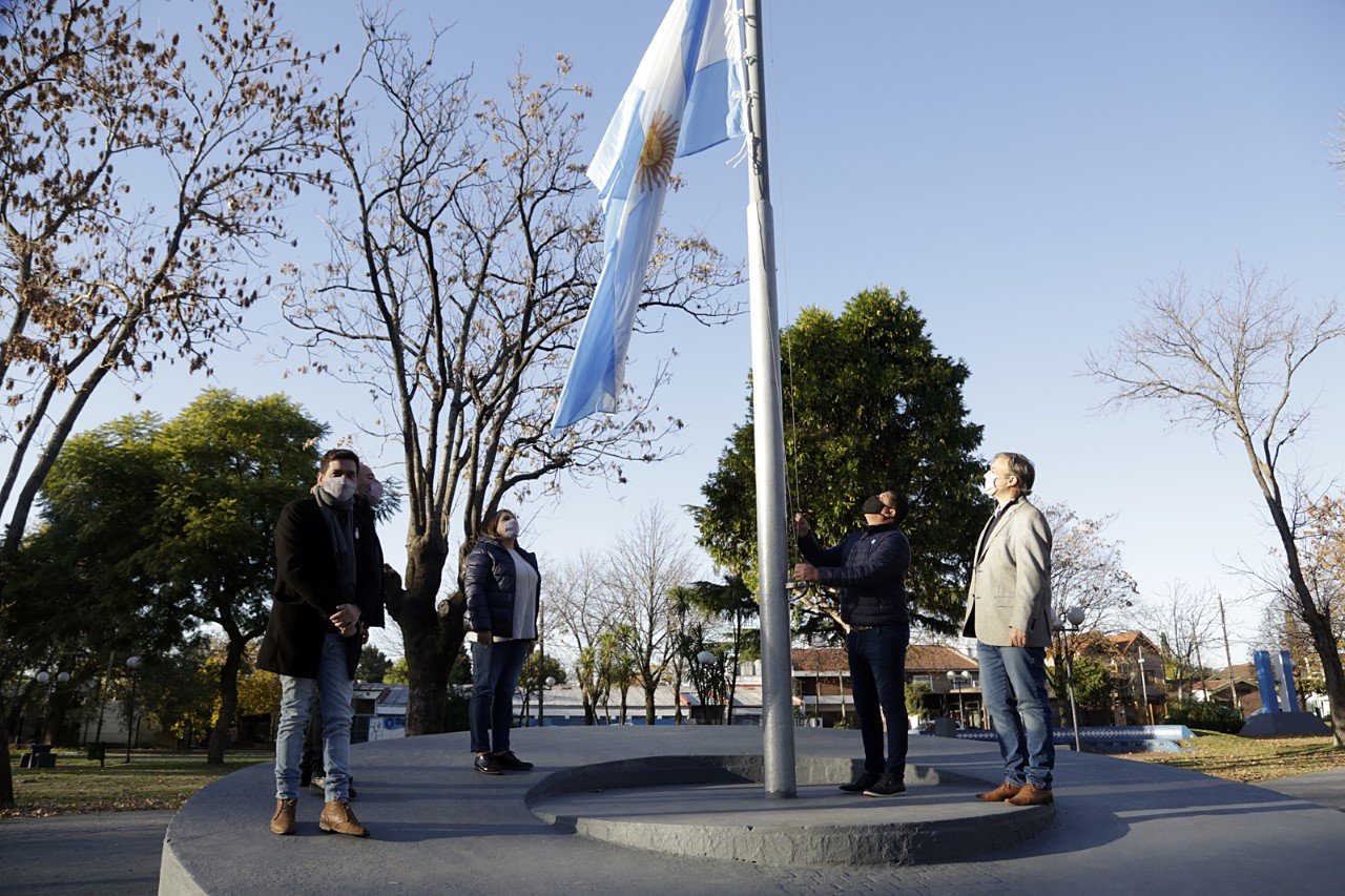 Con un emotivo acto, Brown conmemoró el 211 aniversario de la Revolución de Mayo