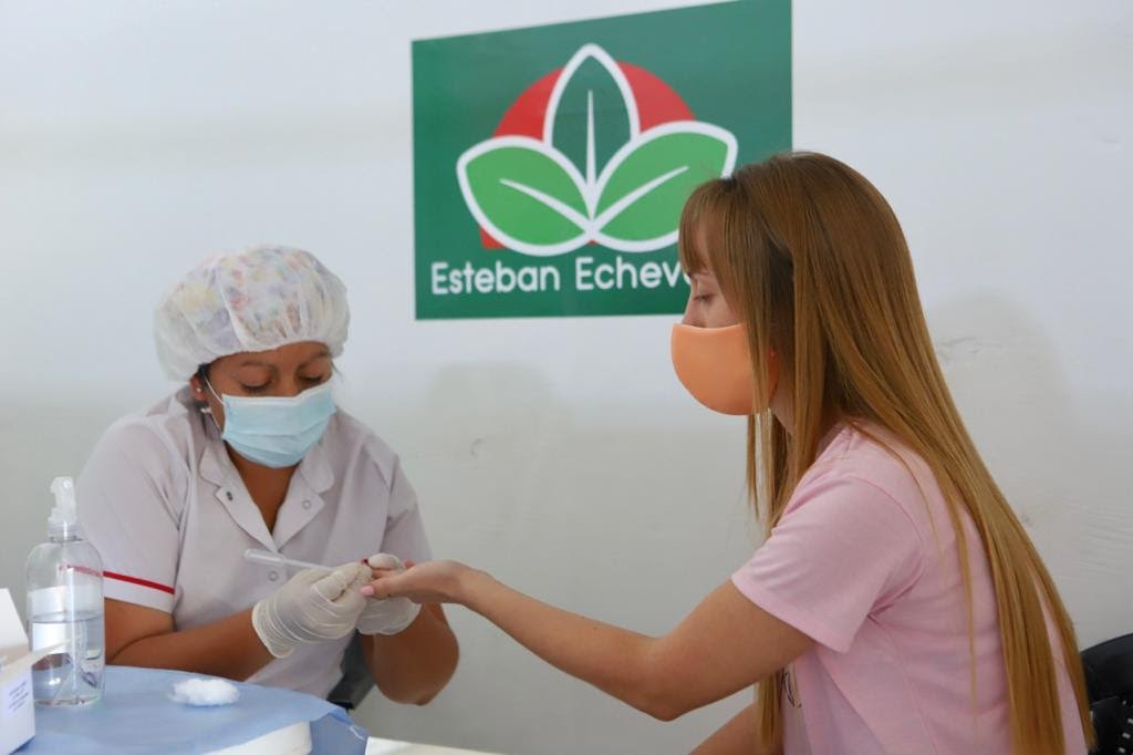 Echeverría: más de 4600 vecinas y vecinos controlados en los nuevos centros de testeo municipales