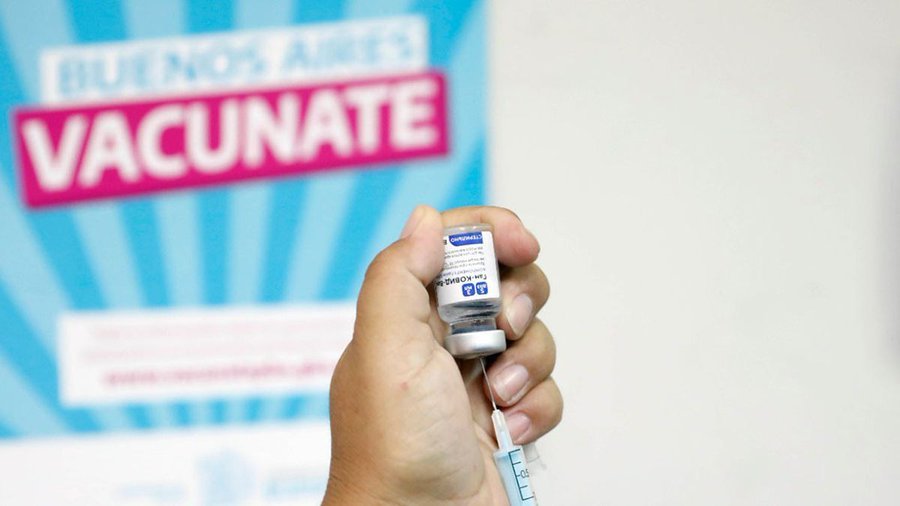 Más de 16 mil personas mayores de 55 años se vacunaron en el primer día de vacunación libre