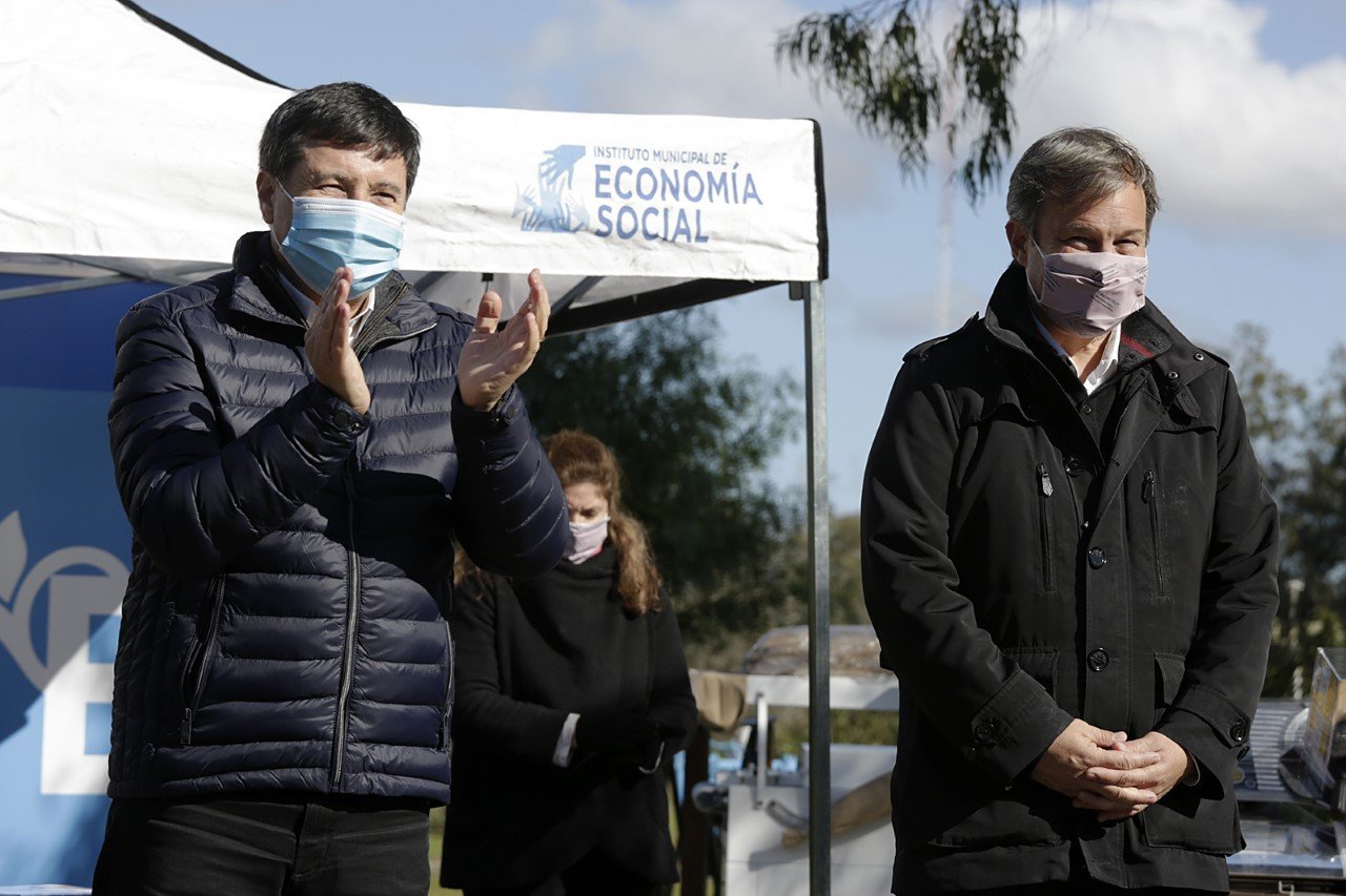 Cascallares y Arroyo entregaron maquinaria y equipamiento a emprendedores brownianos