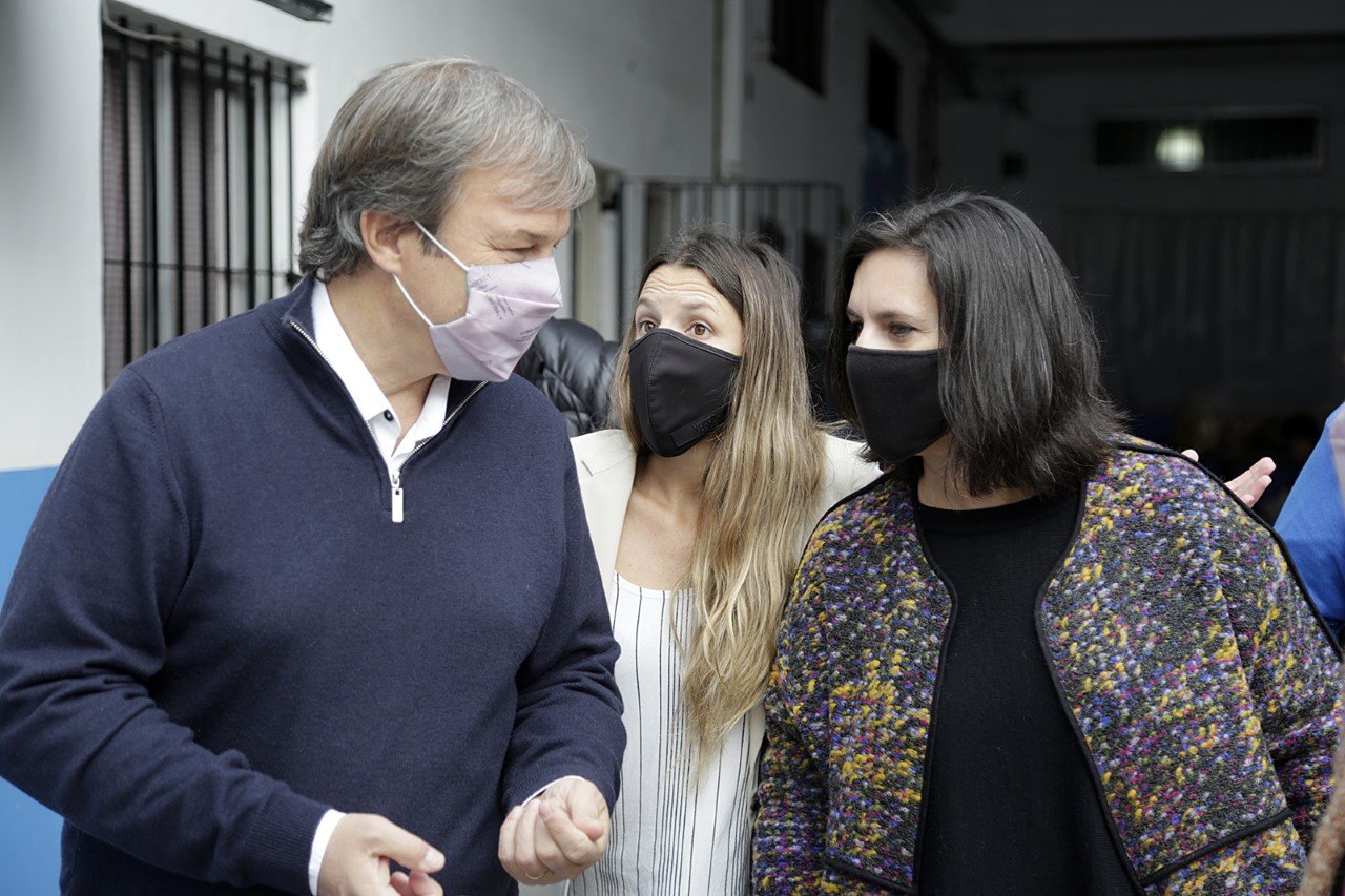 Cascallares entregó equipamiento informático a centros de integración comunitaria