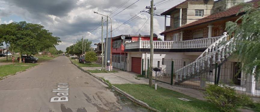 González Catán: entraba su camioneta al garaje de su casa y fue asaltado y desnudado por delincuentes