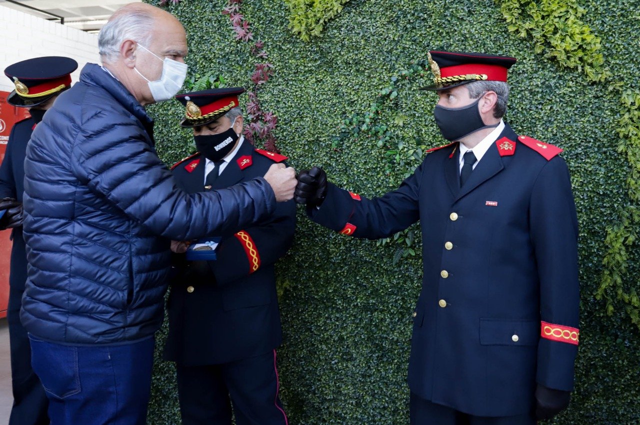 El Municipio entregó medallas a bomberos en reconocimiento a su trayectoria