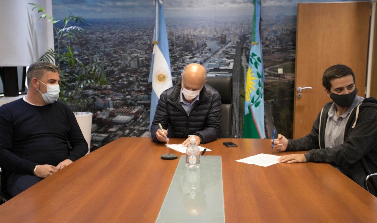 Lanús promoverá la implementación del proyecto «Botellas de Amor» en el distrito