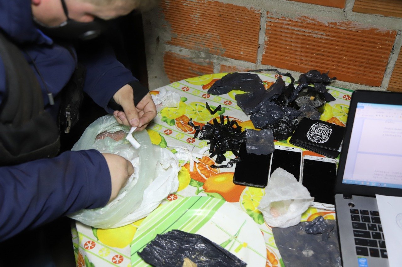 Golpe al narco en Lanús Oeste: cayó «la banda de Luisa y el Chancho» tras varios allanamientos