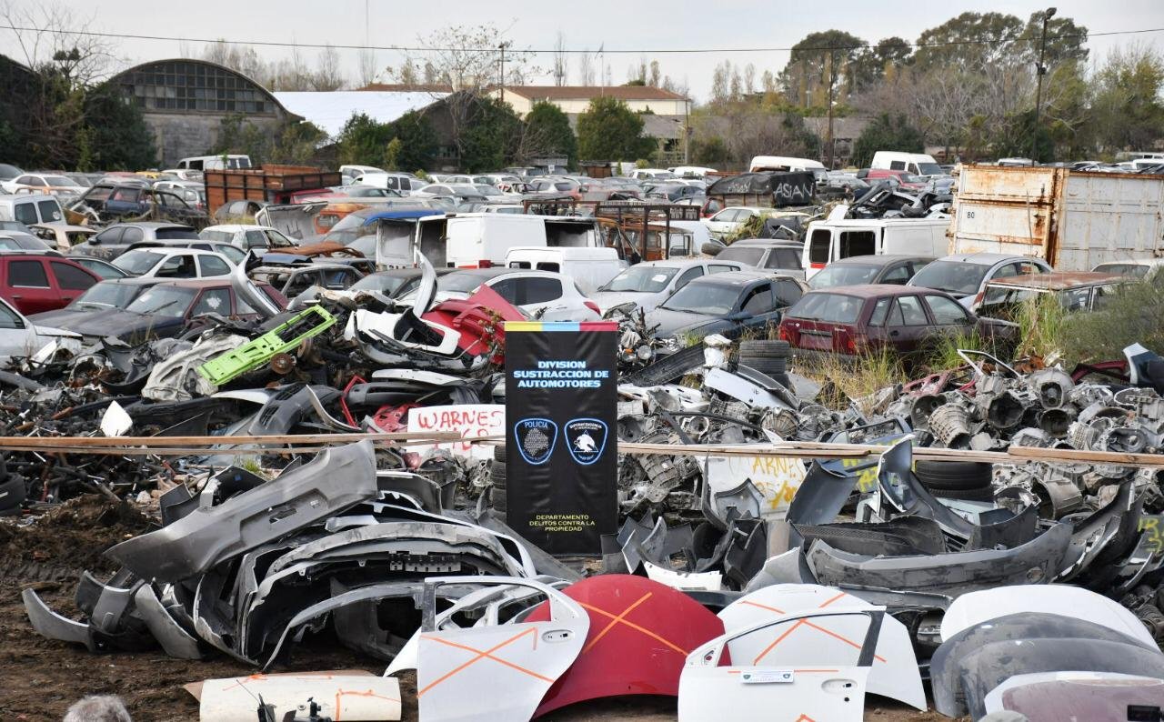 Golpe al mercado ilegal de autopartes en CABA: más de 3.700 piezas incautadas en 11 allanamientos