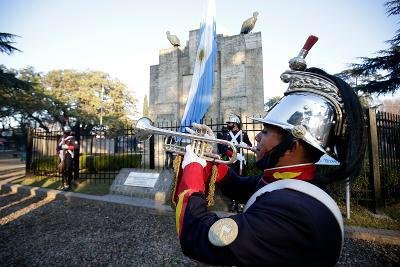 Emotivo homenaje a Belgrano en el primer monumento a la Bandera de la Argentina