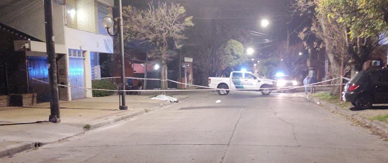 La Plata: mató a un ladrón de 15 años que con un cómplice amenazó a sus hijos y quiso robar en una casa