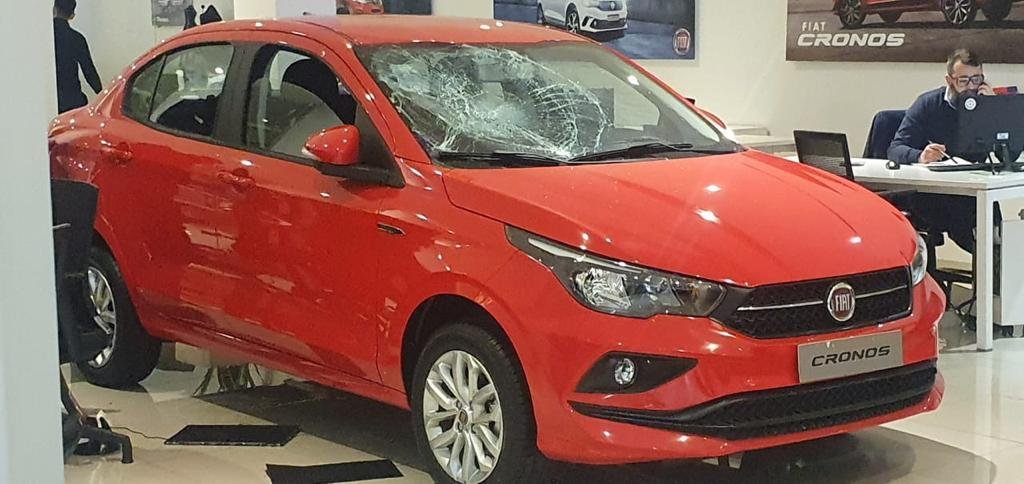 «Fue un impulso, no es lo correcto», dijo el hombre de Glew que destrozó dos autos en una concesionaria