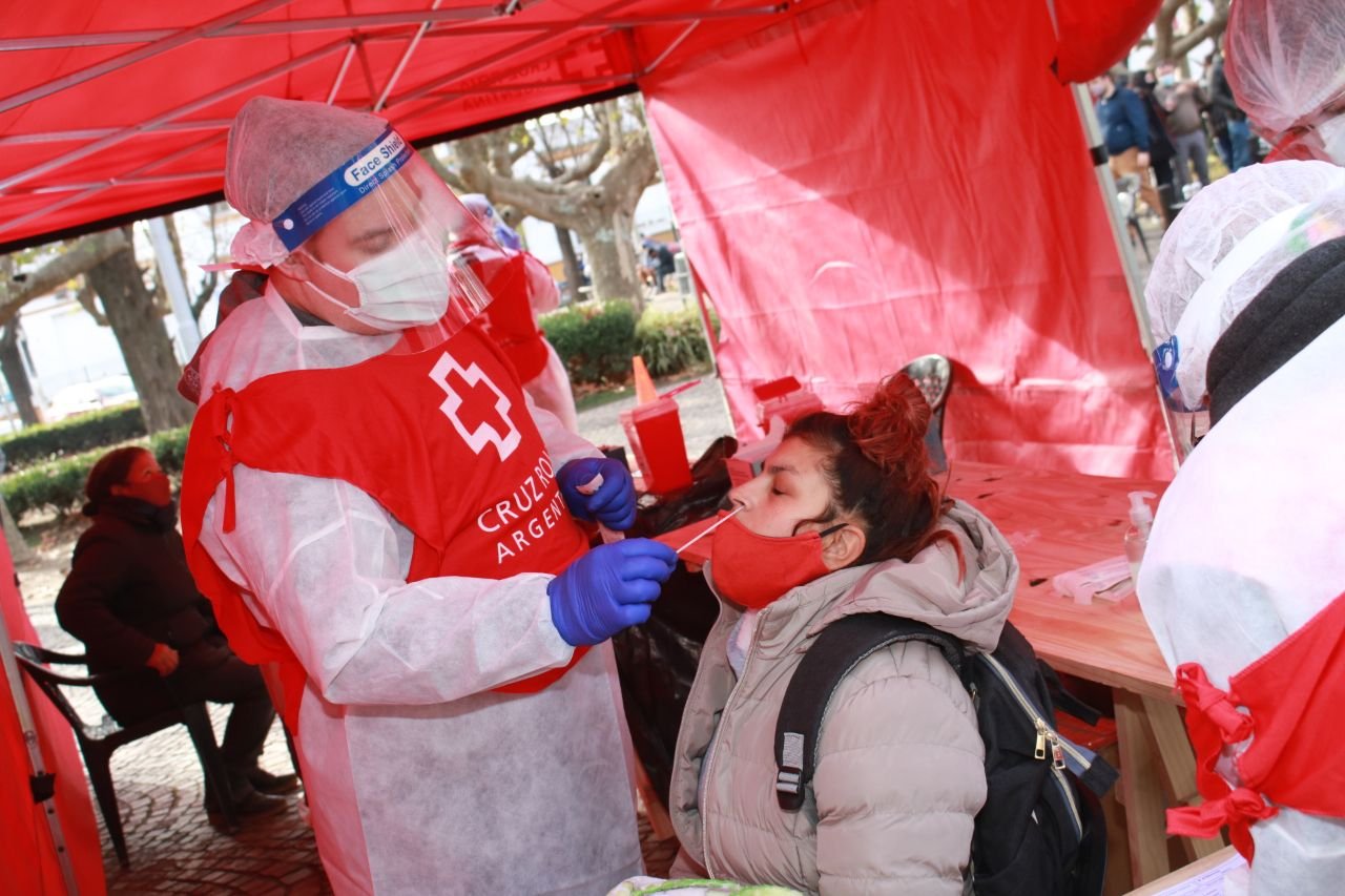 Cruz Roja avanza con un plan de testeos en el Conurbano