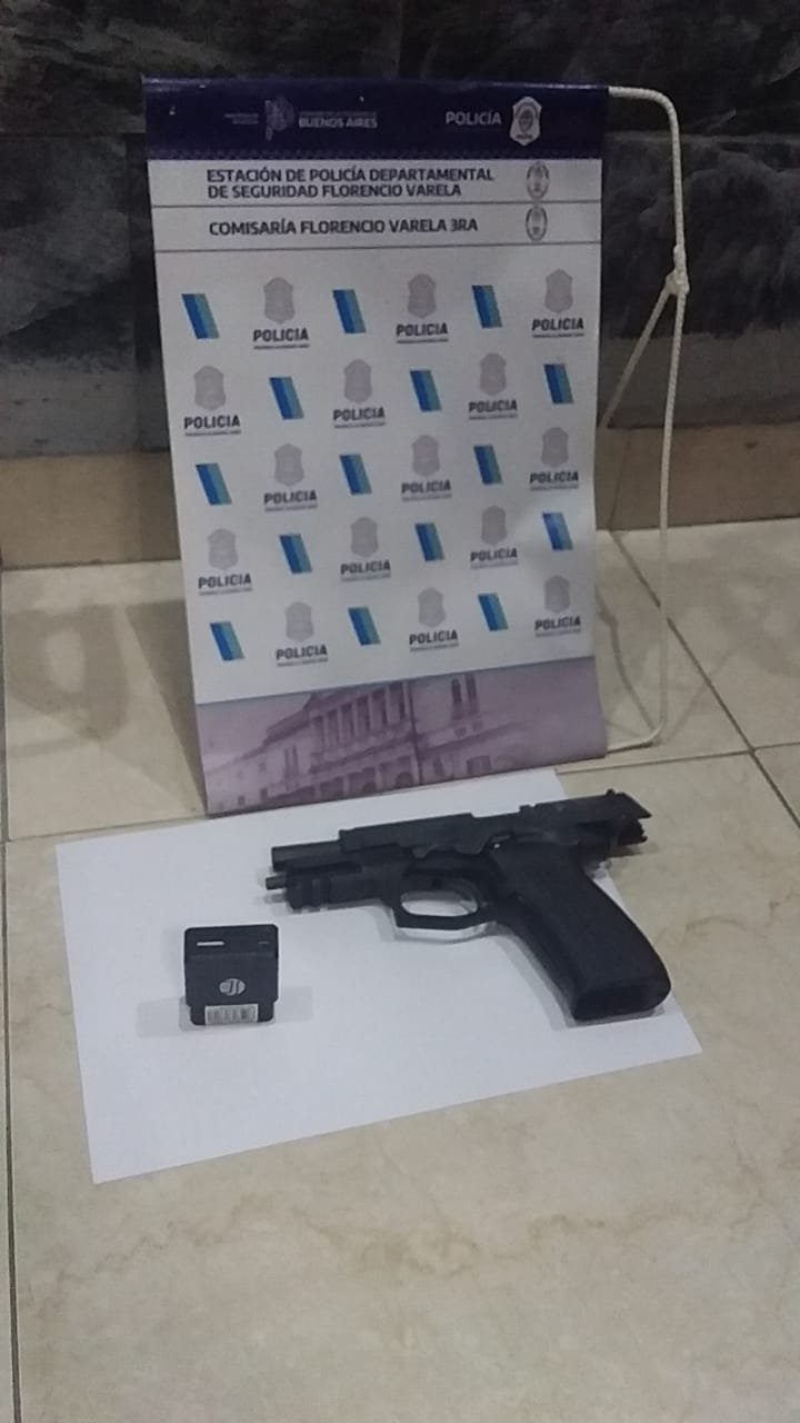 Florencio Varela: sujeto armado acosaba a su expareja y la rastreaba a través de un GPS que había puesto en su vehículo