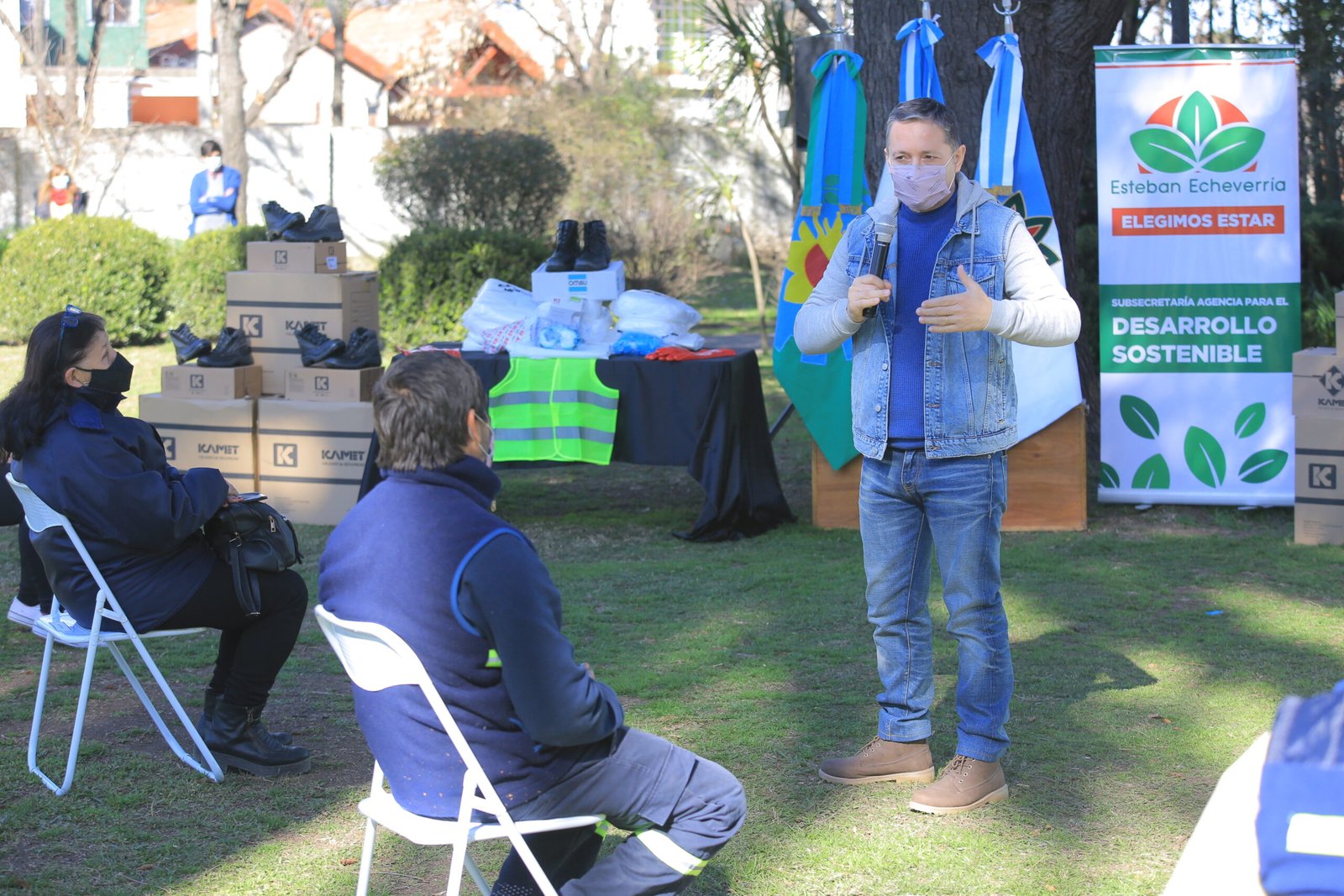 Gray entregó kits de trabajo para recuperadoras y recuperadores urbanos