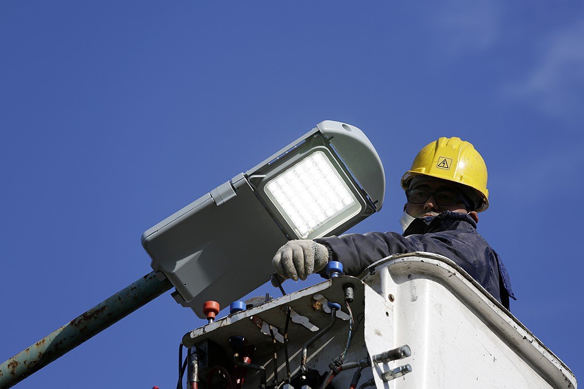 El Municipio suma más luces led y este año instalará más de 30 mil unidades