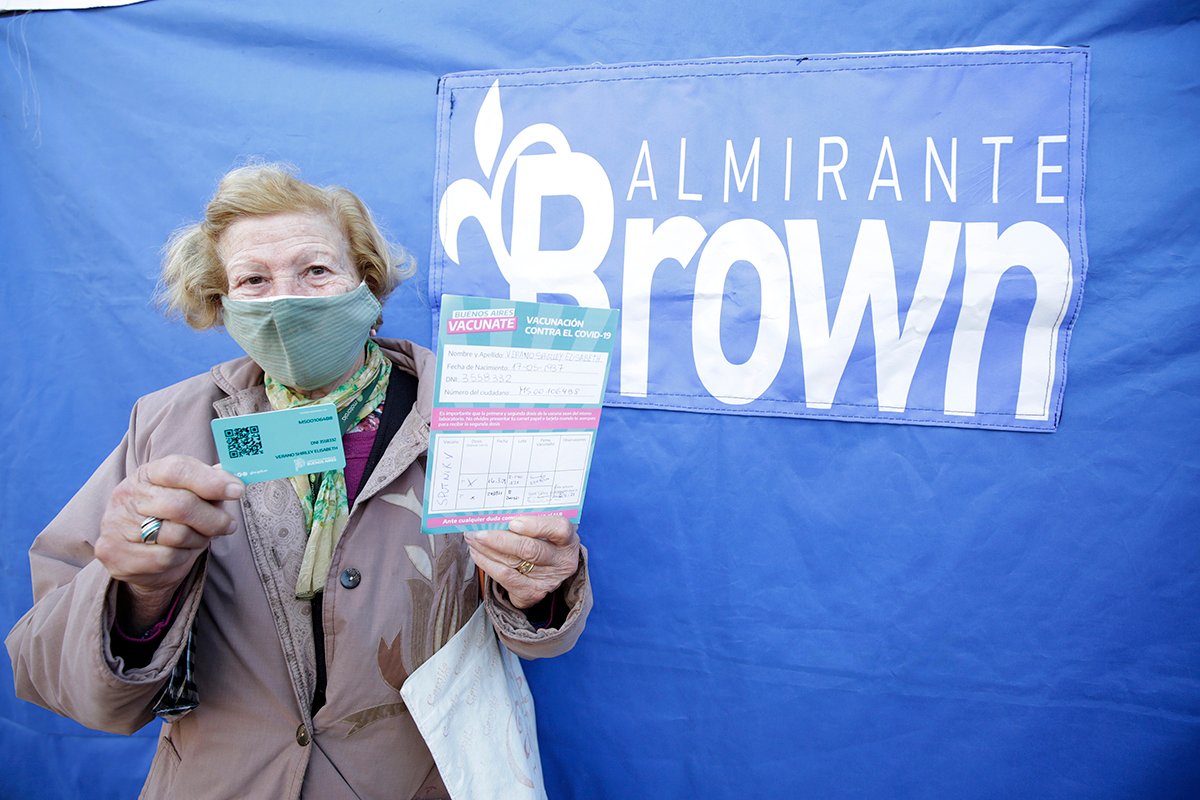 Lanzan dos jornadas históricas de vacunación y arranca la vacuna libre para mayores de 40 años
