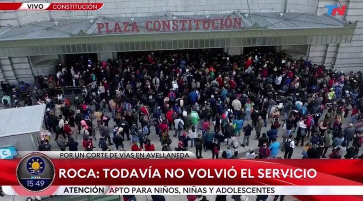 La policía porteña reprimió con balas de goma manifestación en Constitución por corte de servicio