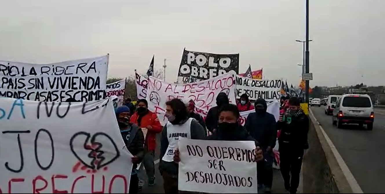 Familias del Camino de la Ribera desalojadas reclaman en Puente La Noria