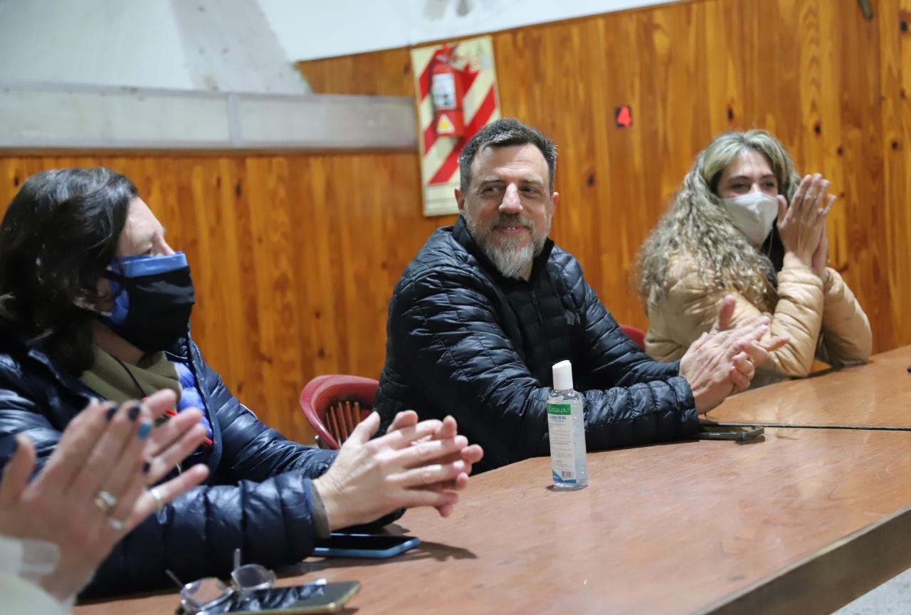 Lanús: Kravetz entregó botones antipánico en el Centro de Jubilados Reencuentro