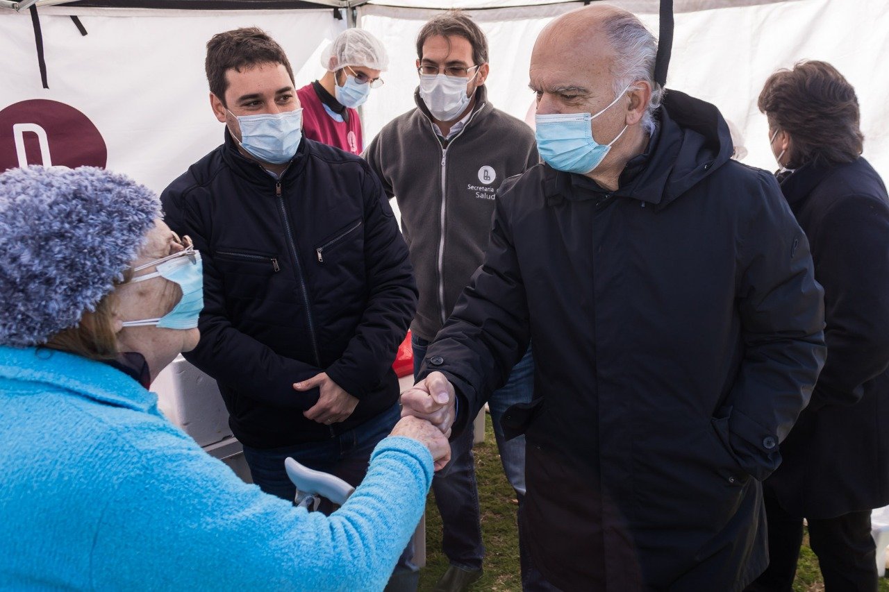 Lanús Oeste: Grindetti visitó un operativo de salud