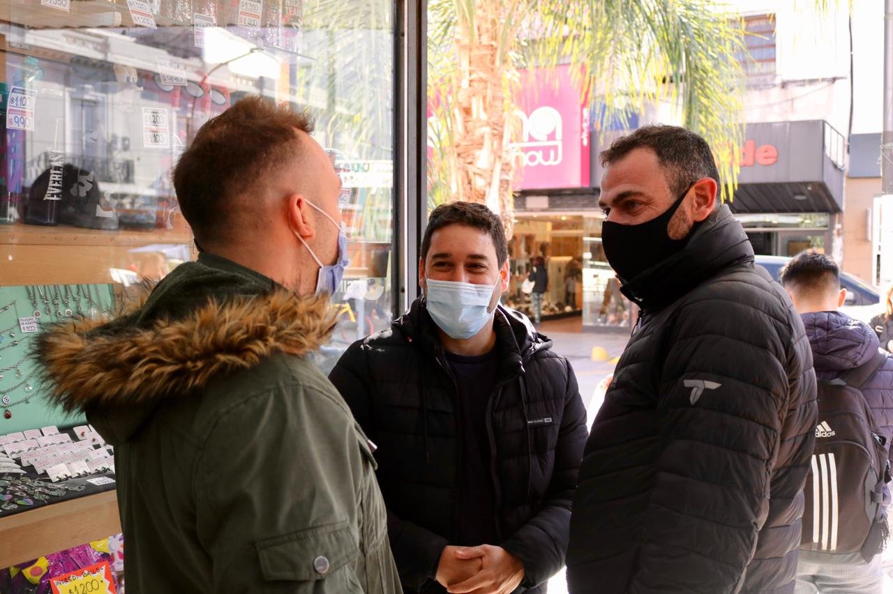 Modo campaña: Urreli y Sala recorrieron el centro comercial de 9 de Julio en Lanús Este