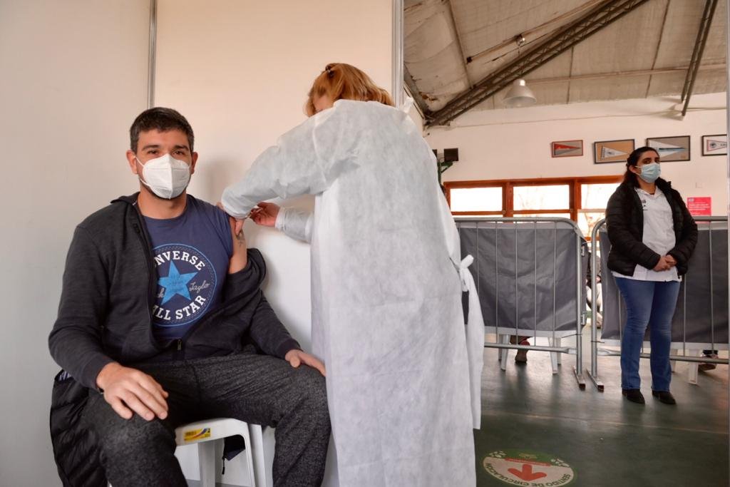 Esteban Echeverría: más del 76% de las y los inscriptos ya recibieron su primera dosis