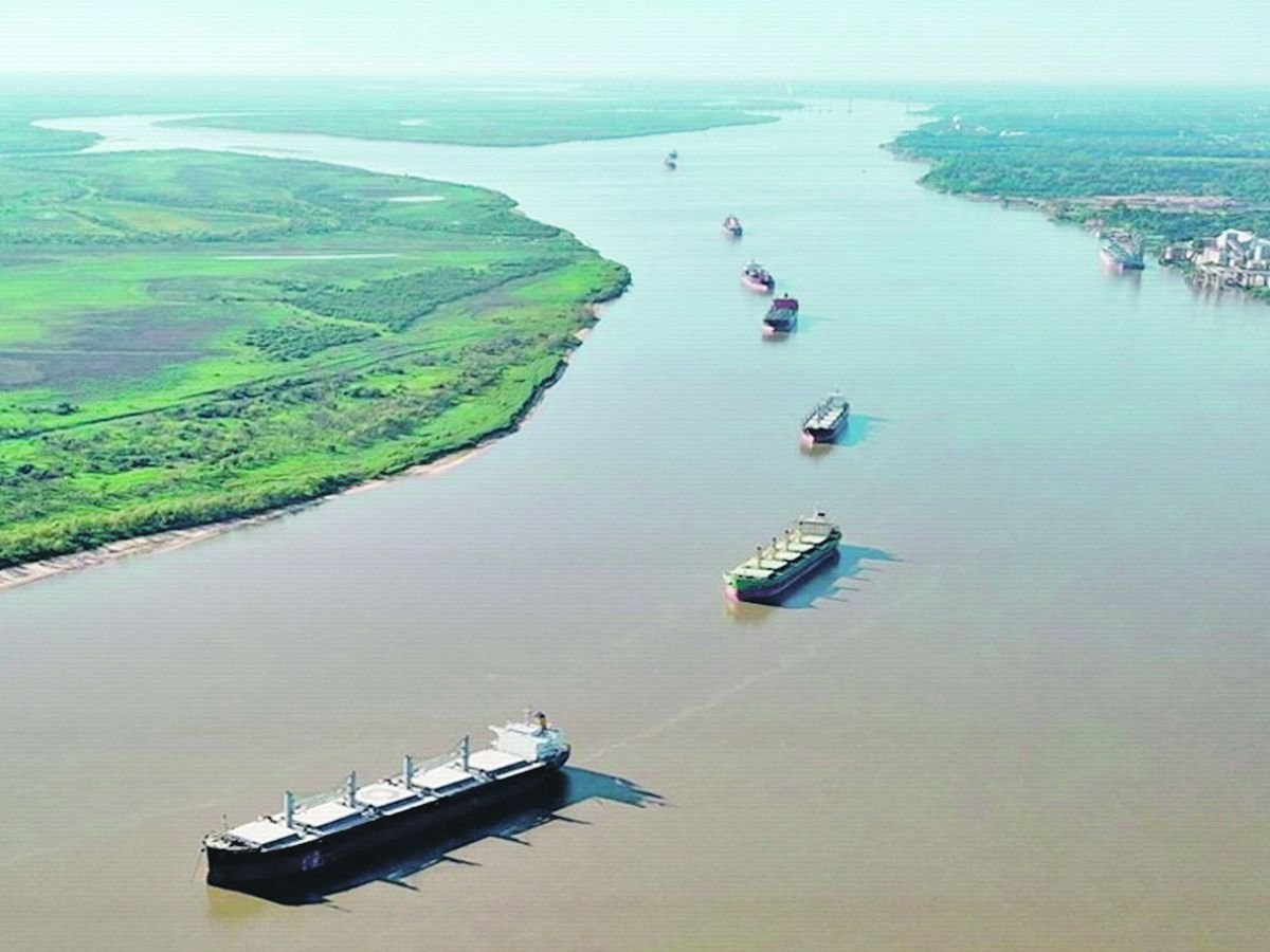 La Hidrovía queda bajo la conducción de la Administración de Puertos durante un año