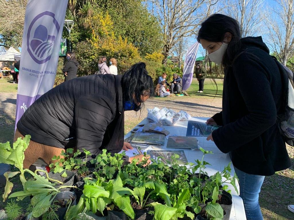 Entregaron semillas y plantas a vecinos que completaron cursos de huerta