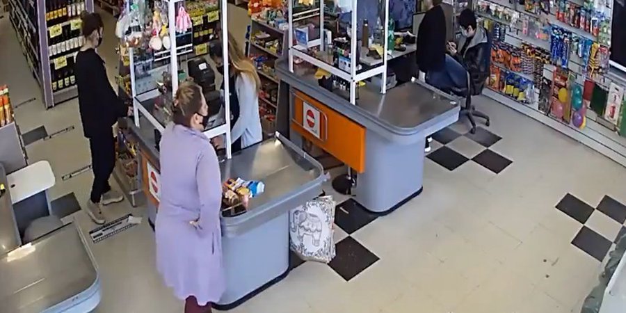 La Plata: detienen a una cajera de un super chino por estafar utilizando Mercado Pago