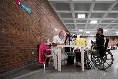 Covid-19: el Municipio Brown convoca y asiste a personas con discapacidad para que se vacunen