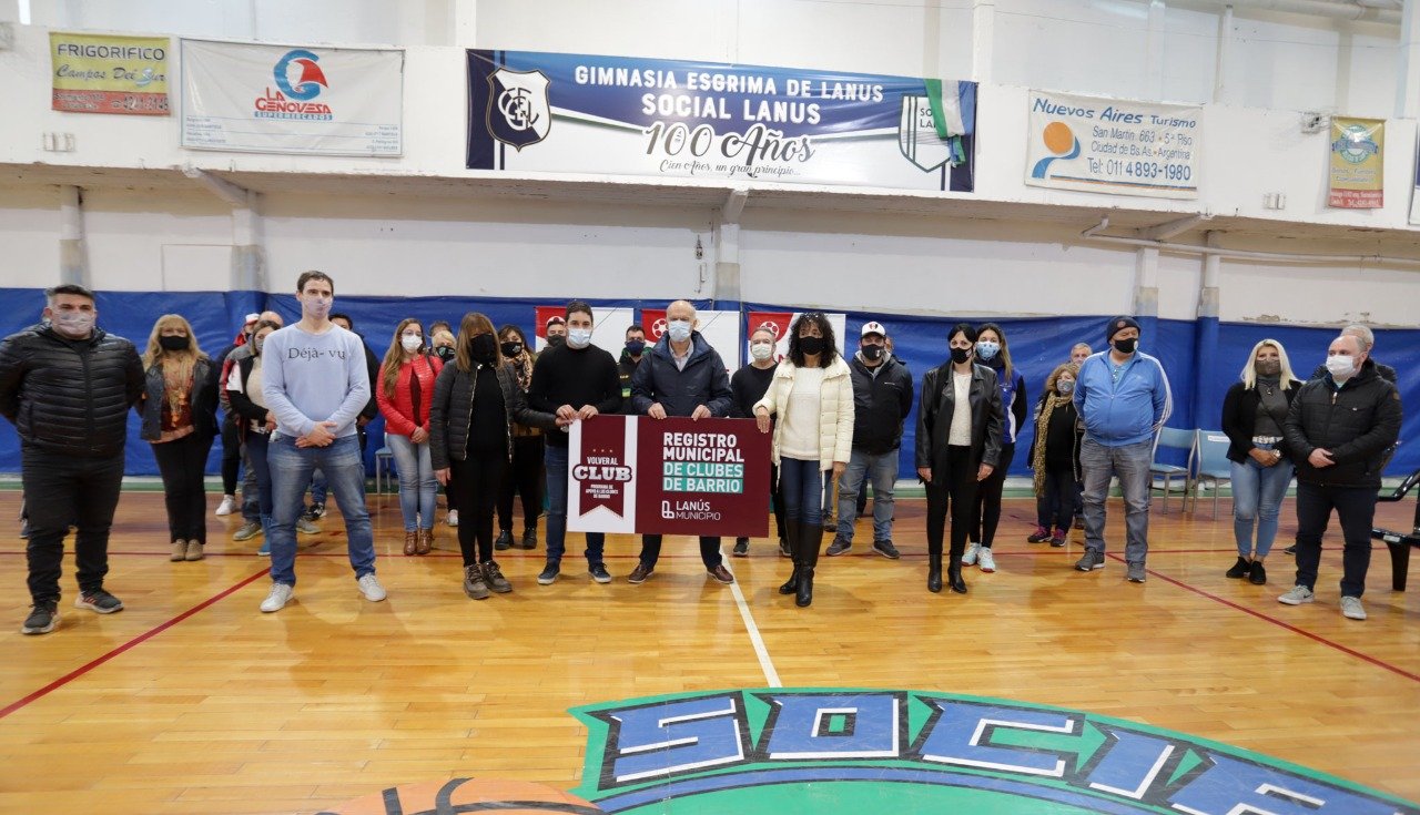 Grindetti entregó subsidios a 20 instituciones que se inscribieron en el Registro Municipal de Clubes