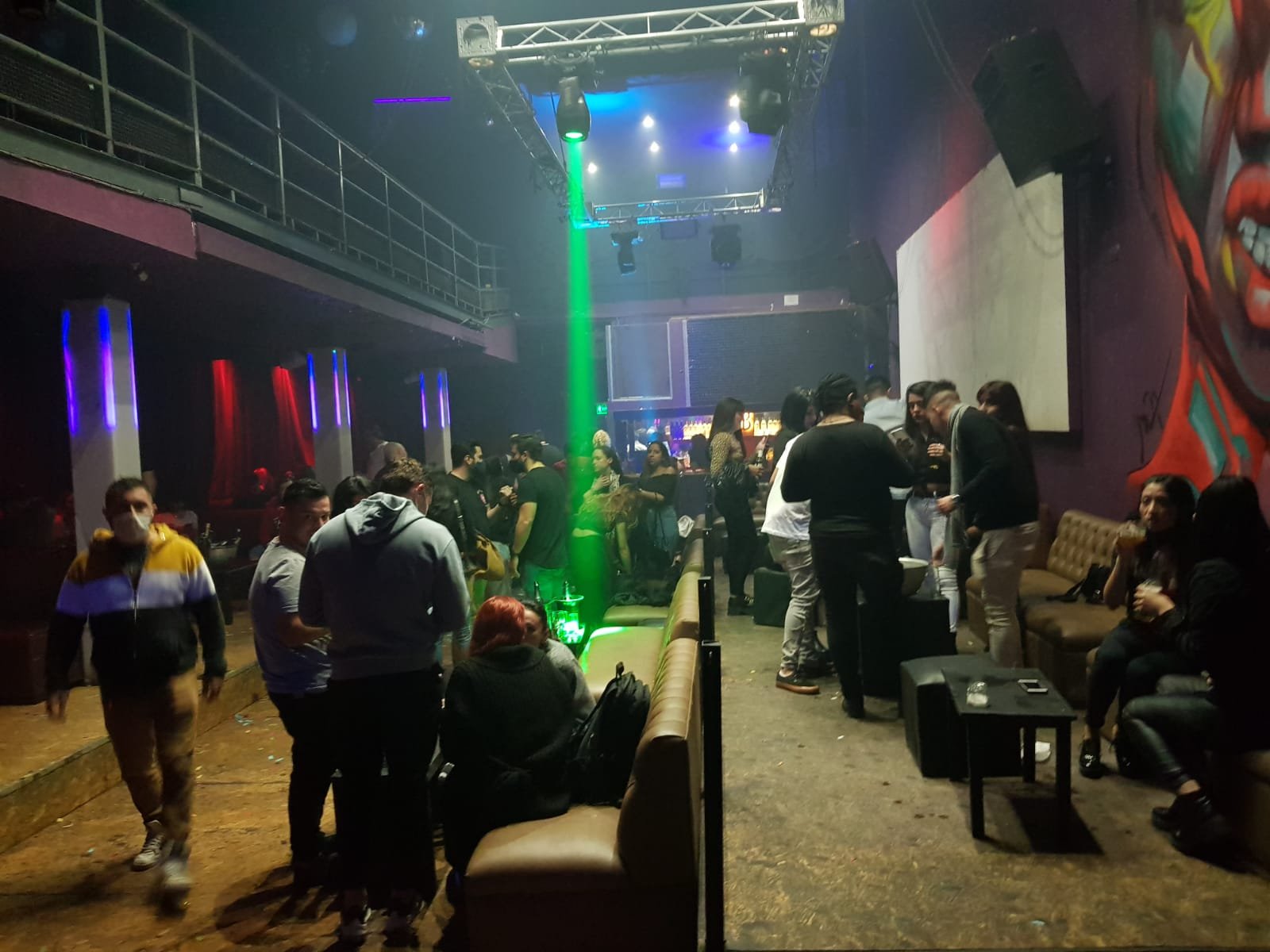 Otra fiesta clandestina en Palermo: un detenido, secuestro de elementos y tapiado de acceso al local