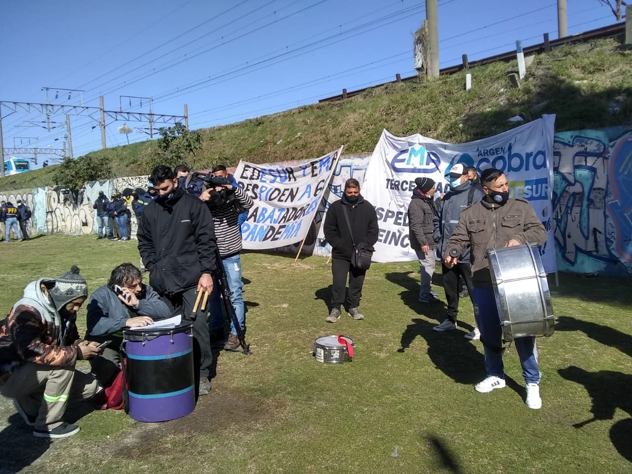 Concentración en torno a las vías del Tren Roca, reclamo en suspenso: esperan resultados de una audiencia ministerial