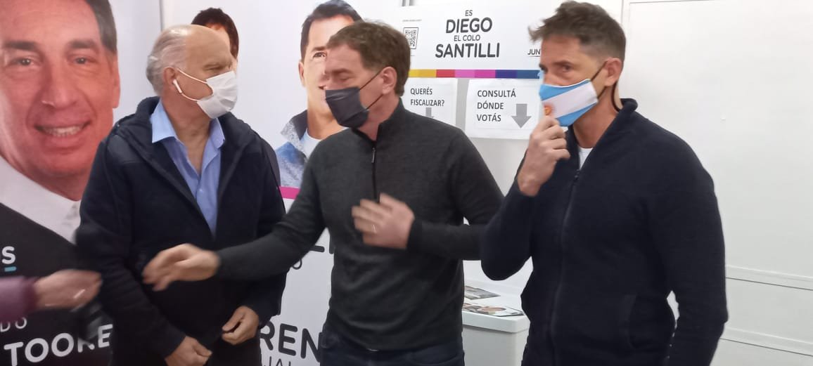 De cara a las PASO: Santilli, Grindetti fueron recibidos por Van Tooren en recorrida por Esteban Echeverría