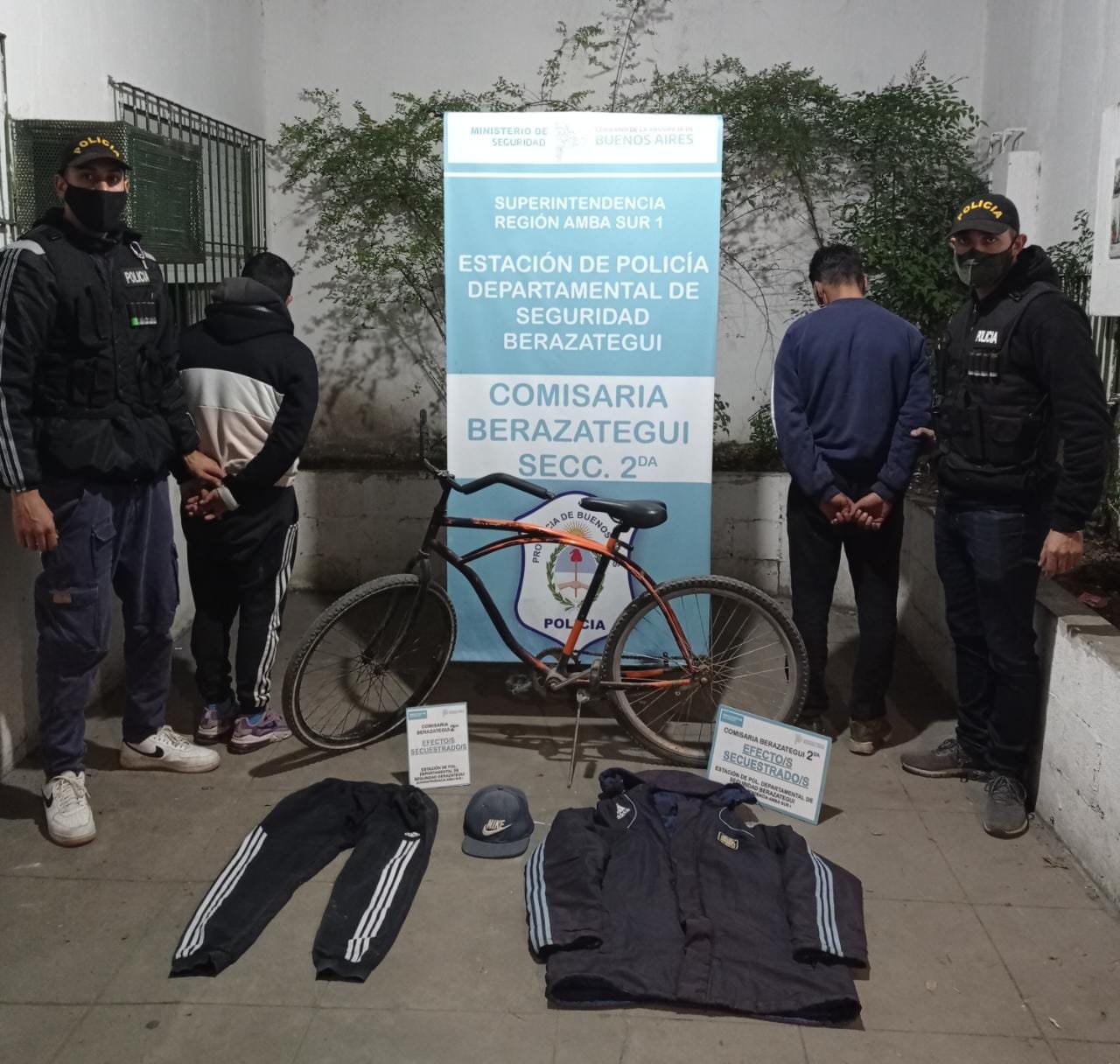 Berazategui: detienen a dos hombres acusados de asesinar de dos puñaladas a un joven para robarle la bicicleta